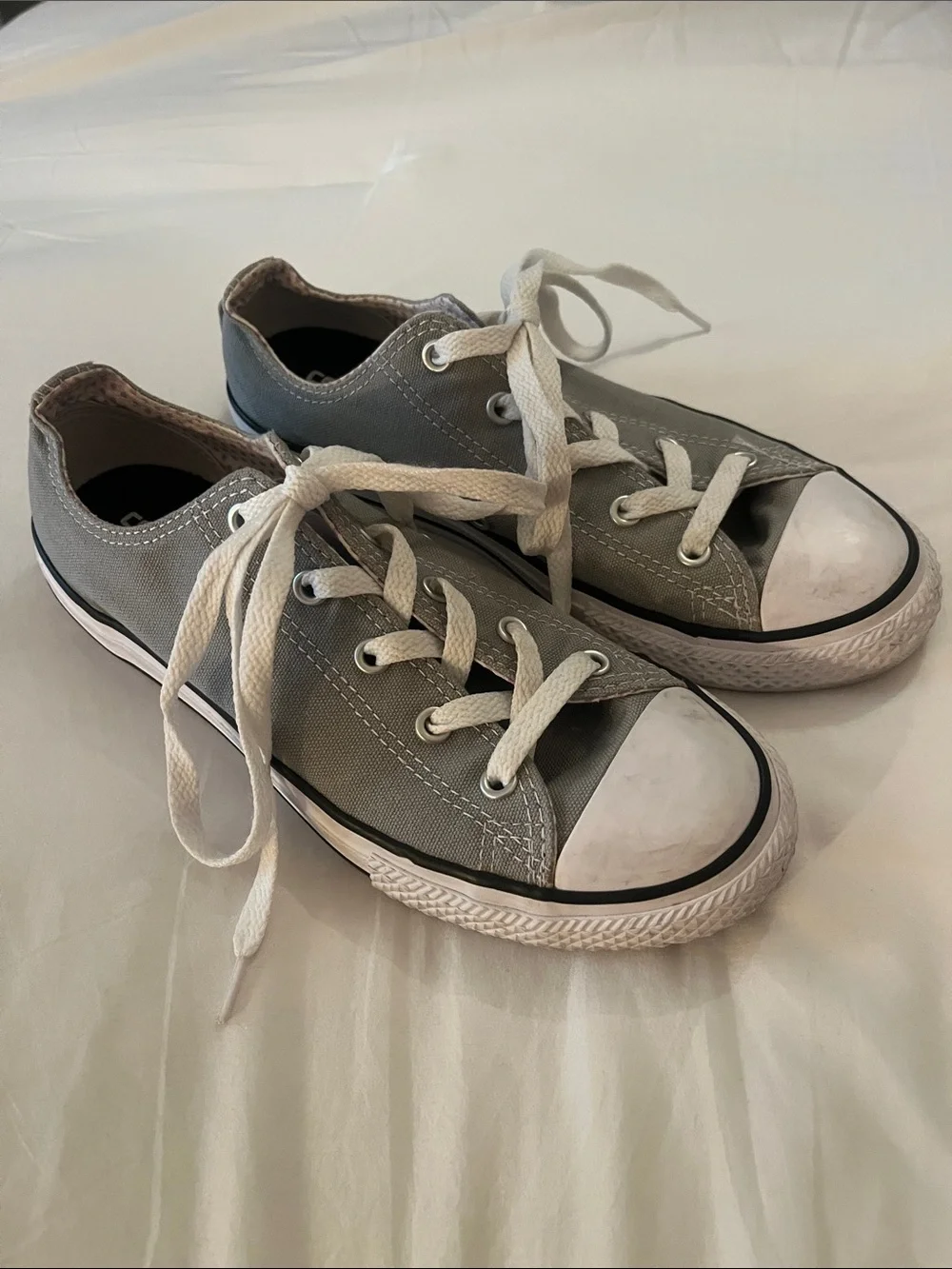 Converse Kids Low-Top Canvas Sneakers. Gray with white Accents. Size 3.5